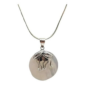 AG1 Italian Sterling Silver .925 Mother of Pearl Flower Pendant Necklace